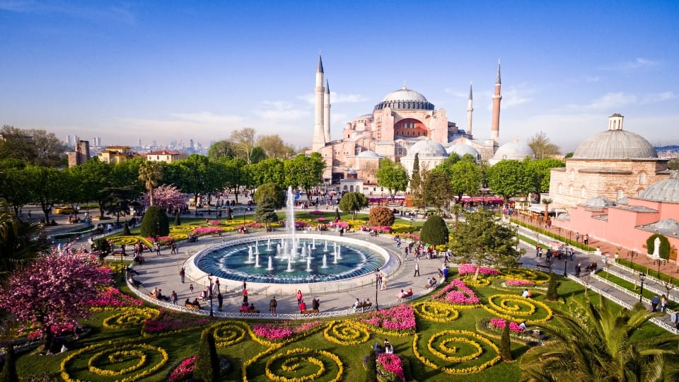 Istanbul: Basilica Cistern, Hagia Sophia, Blue Mosque and Grand Bazaar with Live Guide – Recently Added Experiences Hagia Sophia