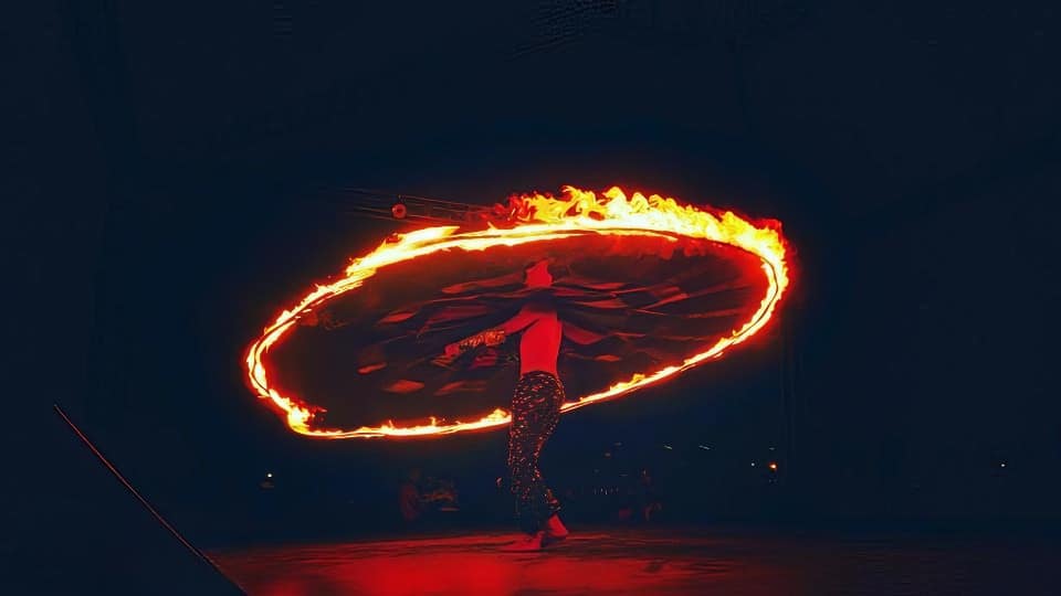 Dubai Red Dunes Desert Safari, Dune Bashing, Shows And BBQ Dinner – Desert safaris Dune Bashing